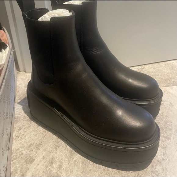 Authentic Valentino Garavani booties - Picture 2 of 6